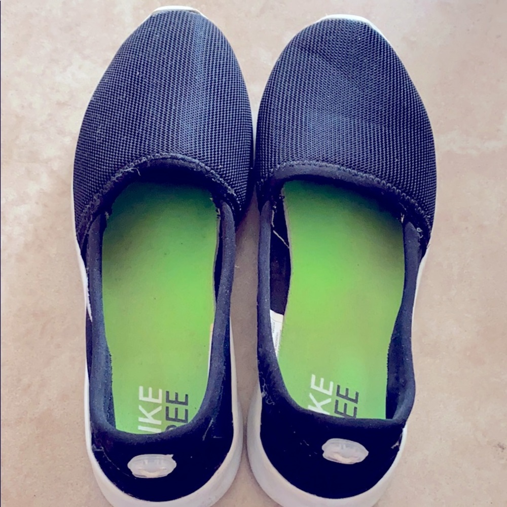 Nike flats